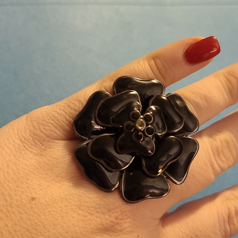 Black enamel flower ring, size 7